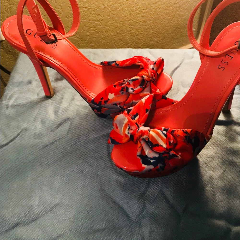 Guess Satin Floral Pumps